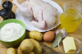 Запеченная курица с картофелем - фото шага 1