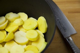 Запеченная курица с картофелем - фото шага 3