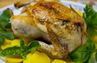 Запеченная курица с картофелем