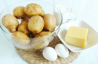 Запеченный картофель в сливках - фото шага 1