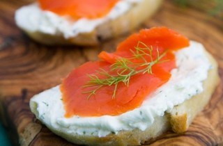 Бутерброды с красной рыбой - фото шага 7
