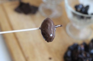 Чернослив в шоколаде - фото шага 3