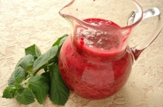 Десерт из вишни с печеньем и орехами - фото шага 3