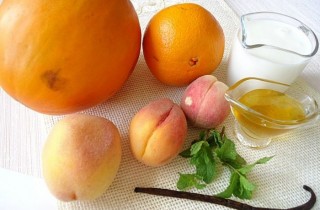Фрукты в йогуртовом соусе - фото шага 1