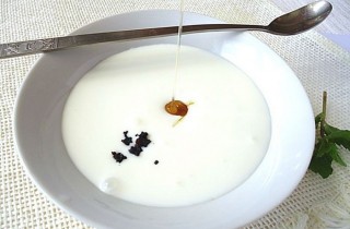 Фрукты в йогуртовом соусе - фото шага 3