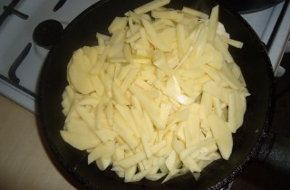 Жареный картофель с кабачками - фото шага 3