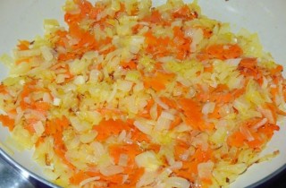 Куриная печень с картофелем в горшочках - фото шага 2