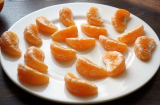 Мандариновые дольки в шоколаде - фото шага 2