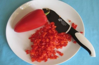 Рулетики из цукини с творогом и перцем - фото шага 3