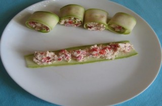 Рулетики из цукини с творогом и перцем - фото шага 5