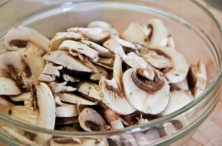 Шампиньоны под сливочным соусом - фото шага 1