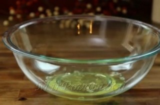 Сладкие снеговики - фото шага 1