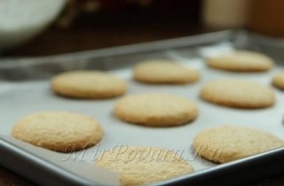 Сладкие снеговики - фото шага 3