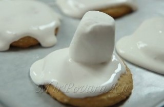 Сладкие снеговики - фото шага 5