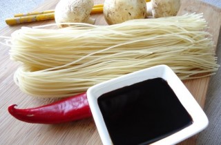 Суп с лапшой в соевом соусе - фото шага 1