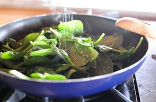 Сырный соус с артишоками и шпинатом - фото шага 3