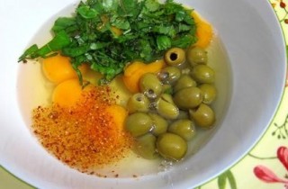 Яичница с горошком и картофелем - фото шага 11