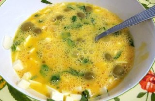 Яичница с горошком и картофелем - фото шага 13