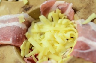 Яичница, запеченная с беконом - фото шага 4