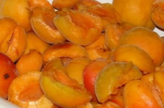 Абрикосовое варенье в духовке - фото шага 1