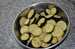 Баклажаны в аджике - фото шага 1