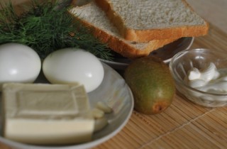 Бутерброды с киви и сыром - фото шага 1