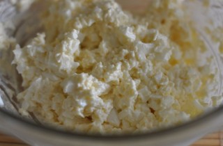 Бутерброды с киви и сыром - фото шага 2