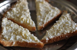 Бутерброды с киви и сыром - фото шага 3