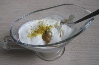 Горячие бутерброды с сыром, копченостями и грибами в духовке - фото шага 2