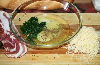 Гренки с сыром и беконом - фото шага 2