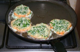 Гренки с сыром и беконом - фото шага 6