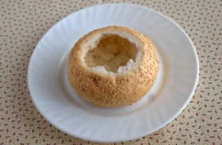 Жульен с грибами в булочке - фото шага 3