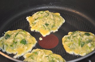 Кабачковые оладьи - фото шага 4