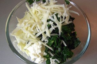 Каннеллони с сыром и шпинатом - фото шага 1