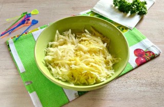 Картофельные канапе с сельдью - фото шага 2