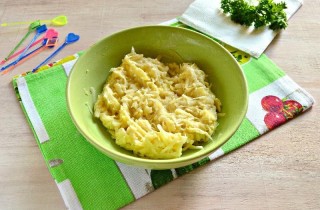 Картофельные канапе с сельдью - фото шага 6