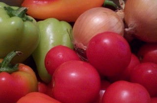 Консервированный салат из помидоров и болгарского перца - фото шага 1