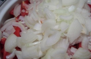 Консервированный салат из помидоров и болгарского перца - фото шага 4