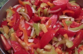 Консервированный салат из помидоров и болгарского перца - фото шага 5