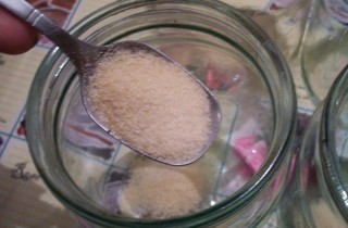 Консервированный салат из помидоров и болгарского перца - фото шага 7