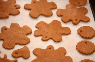 Медовые пряники на елку - фото шага 8