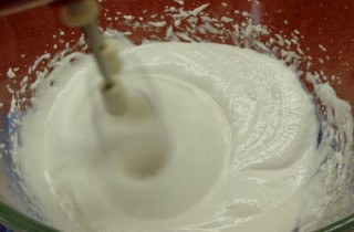 Меренги с миндалем - фото шага 3