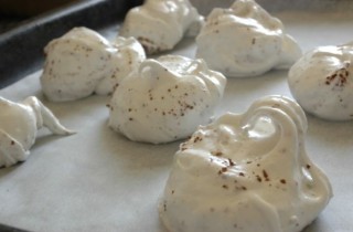 Меренги с шоколадом - фото шага 5