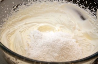 Миндальный пирог с клубникой - фото шага 7