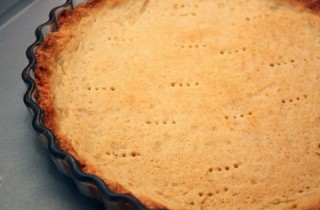 Миндальный пирог с клубникой - фото шага 8