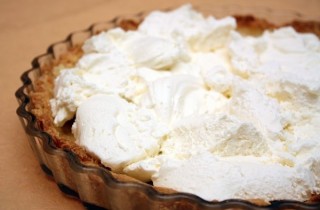 Миндальный пирог с клубникой - фото шага 9