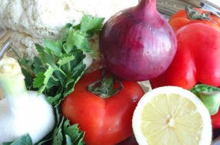 Овощной салат с цветной капустой - фото шага 1