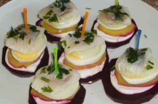 Овощные бутерброды с сельдью - фото шага 5