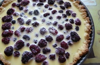 Пирог с ежевикой и белым шоколадом - фото шага 4