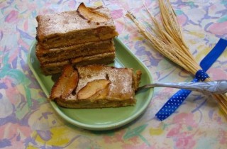 Пирог с яблоками и корицей